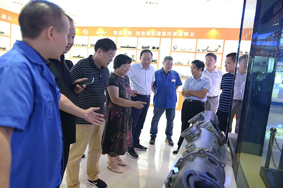 南陽市科技局、文廣新局、林業(yè)局領導蒞臨我司.jpg